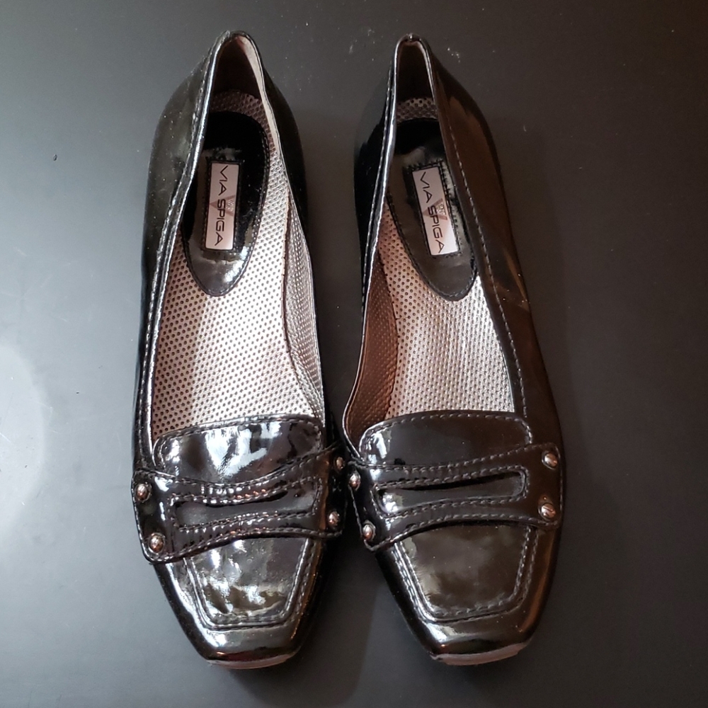 Via Spiga Blk patent flats